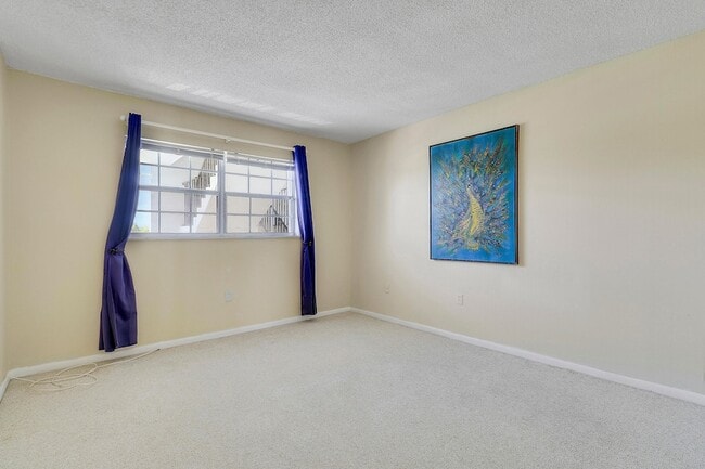 Building Photo - 410 Wilma Cir