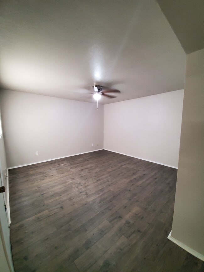 Bedroom 2 - 1706 Live Oak Pl