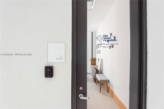 Building Photo - 700 NE 26th Terrace