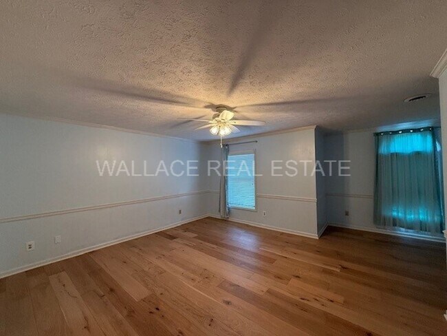 Building Photo - HARDIN VALLEY:  3 BEDROOM, 2.5 BATH IN BRI...