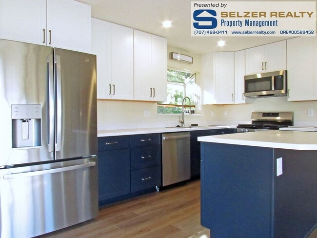 Building Photo - Recently renovated & roomy 3+ bedroom home...