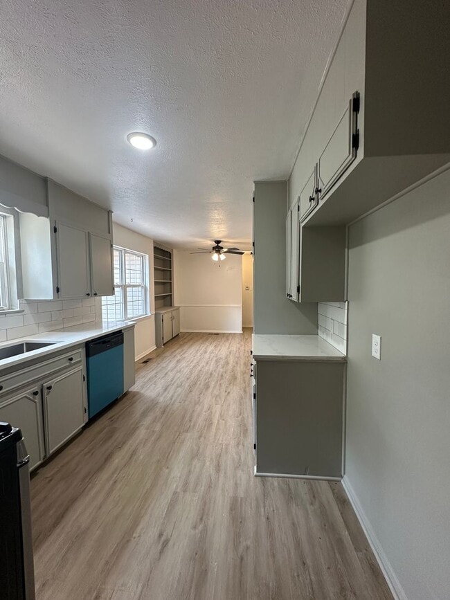 Building Photo - 6 Raleigh Cir