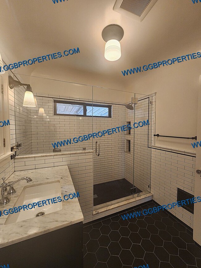 Building Photo - Come See this SAT! 06/27/26 - Live the Belmont Shore Lifestyle! Spanish 2 Bedroom / 1 Bath Home w...