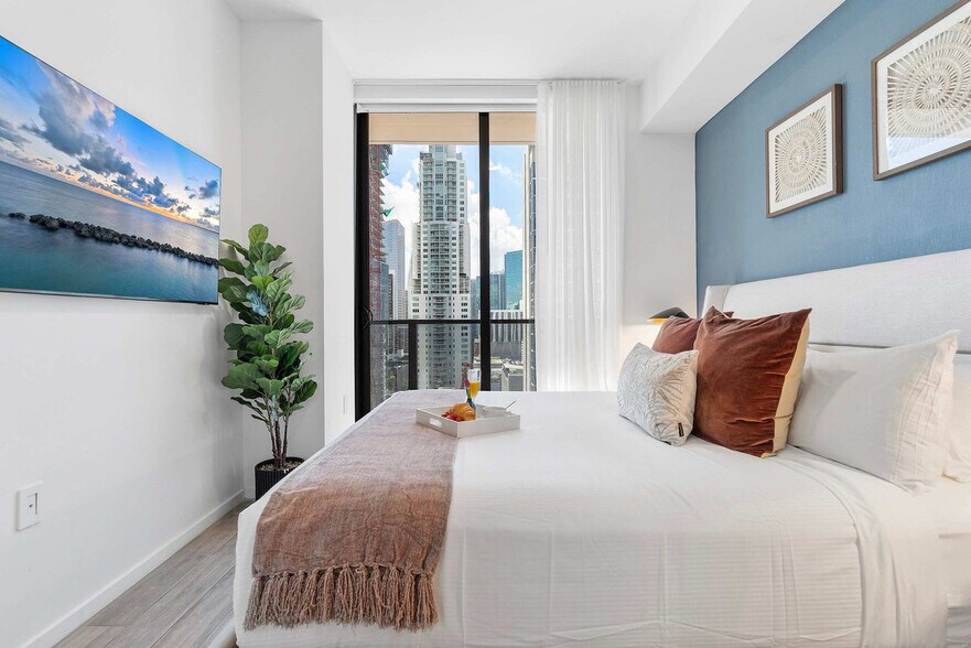 Building Photo - 398 NE 5th St