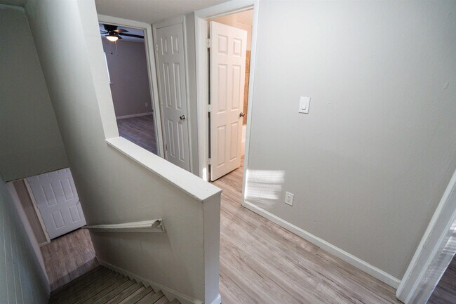 Building Photo - 1305 Clay St