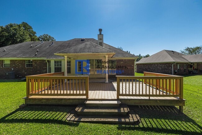 Building Photo - 3 Bed/2 Bath Home in Pearl