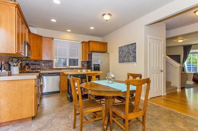 Building Photo - Great four bedroom home in Beaverton!