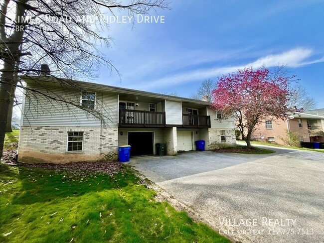 Building Photo - *** Available mid-June! *** Large, remodel...