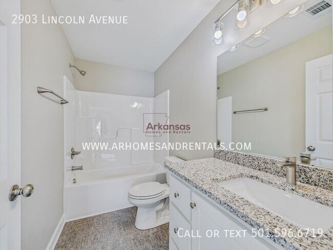 Building Photo - 2903 Lincoln Ave