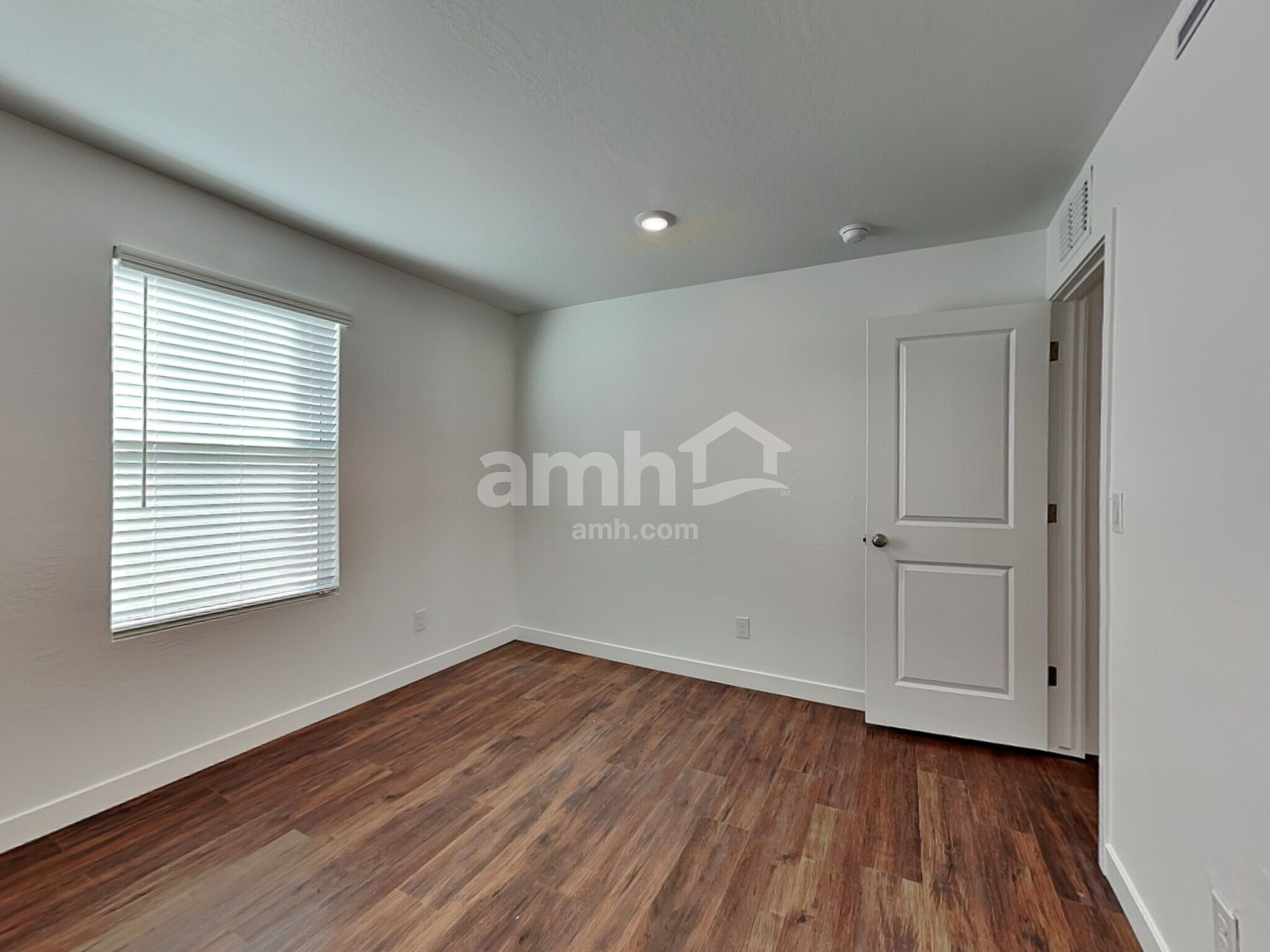 Building Photo - 2128 W Alicia Dr