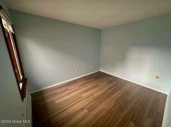 Building Photo - 9 Donna Lynn Dr