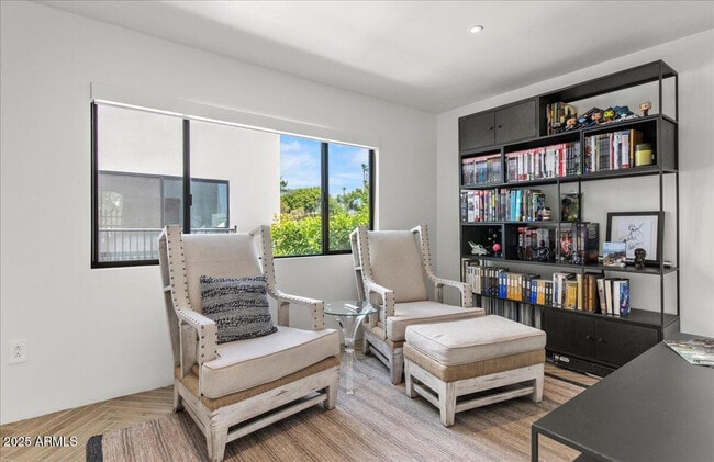 Building Photo - 4843 N 72nd Way