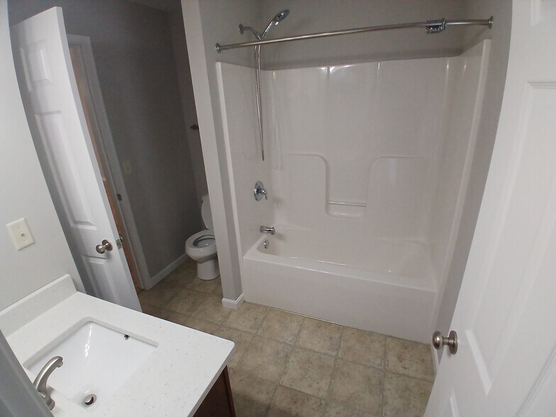 Building Photo - 1445 Urlage Dr