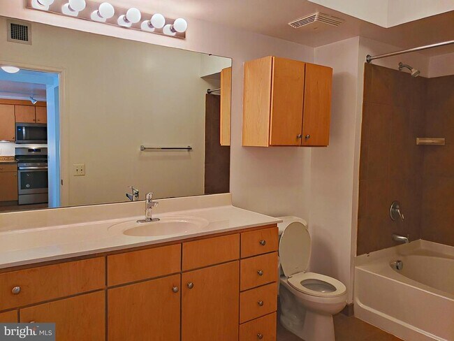 Building Photo - 631 D St NW