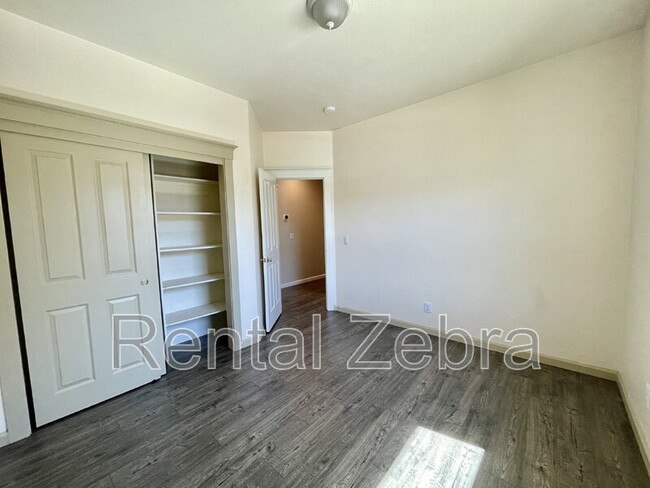 Building Photo - 233 Craftman Ct