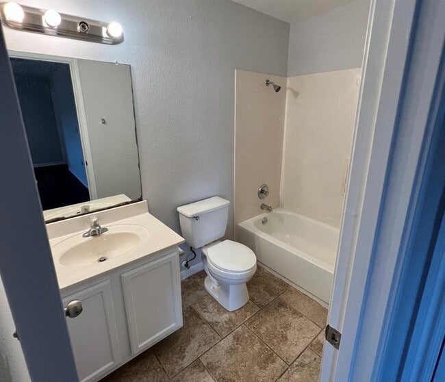 Building Photo - 1628 Anise Dr