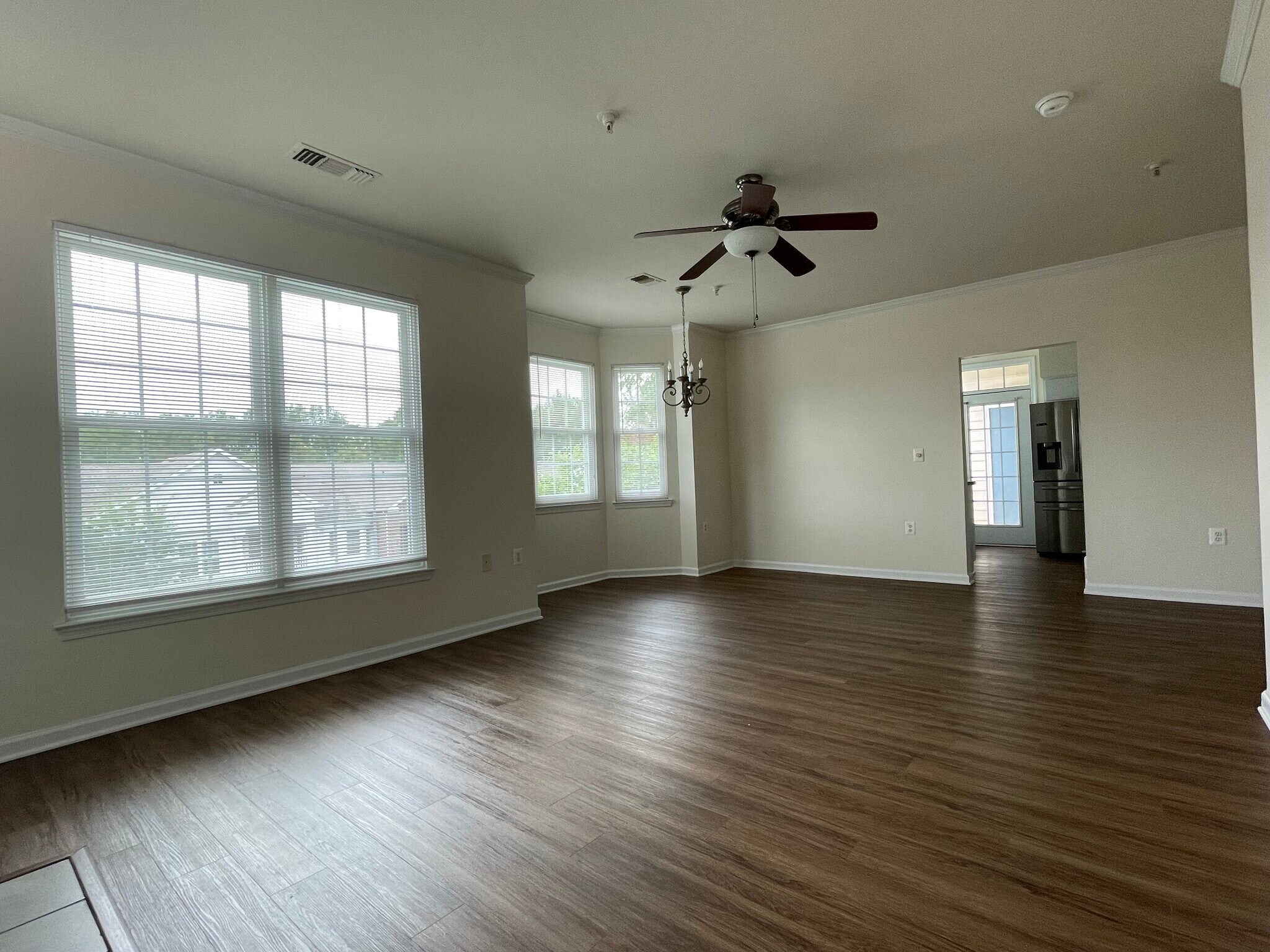 Living Area Dining Room - 935 Dorchester Pl