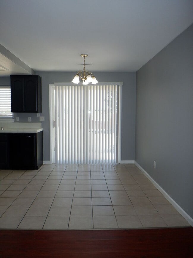 Building Photo - Convenient Location - Cul De Sac
