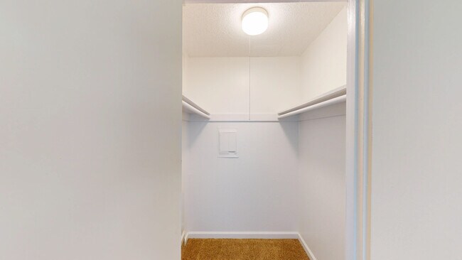 Building Photo - 1827 Lincoln Ave