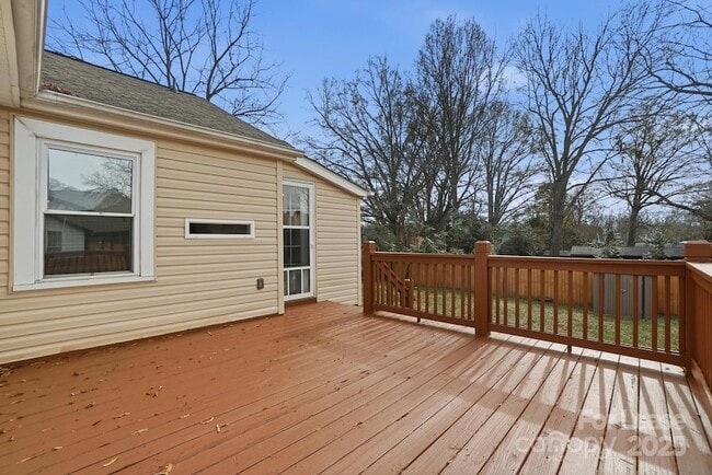 Building Photo - 2830 Hilliard Dr