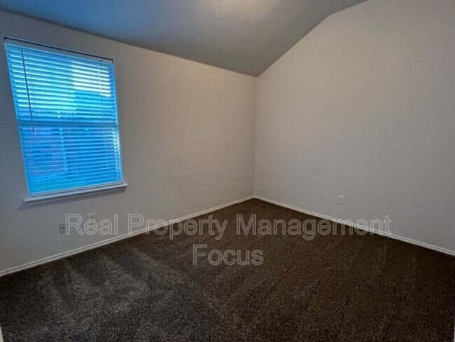 Building Photo - 1004 Trickham Dr