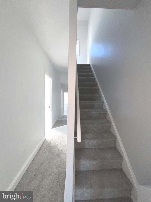 Building Photo - 405 N 2nd St