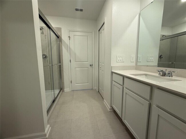 Building Photo - 3467 Howell Dr