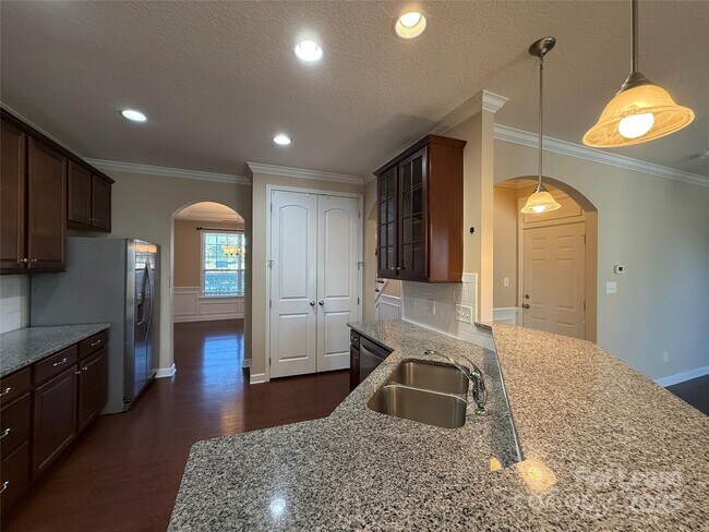 Building Photo - 109 Community Park Ln