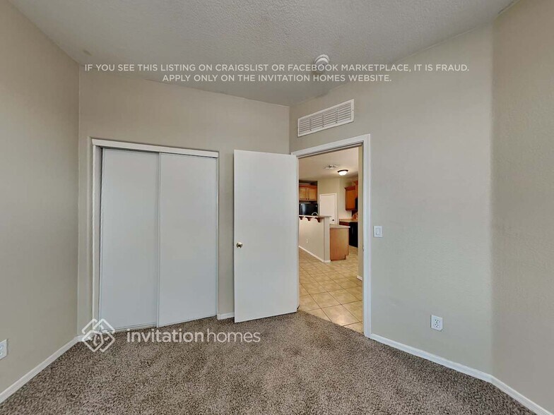 Building Photo - 1415 E Pecan Rd