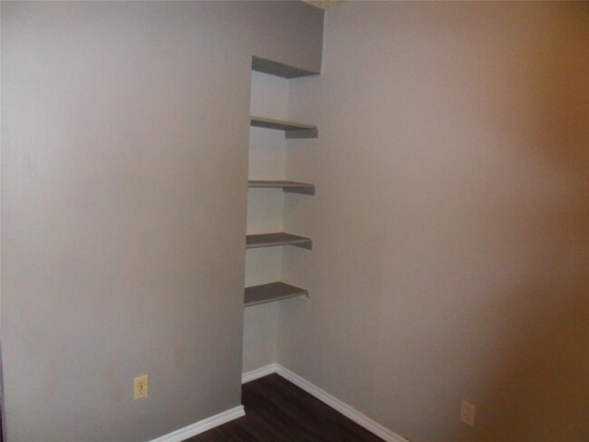 Building Photo - 811 Sirocco Dr