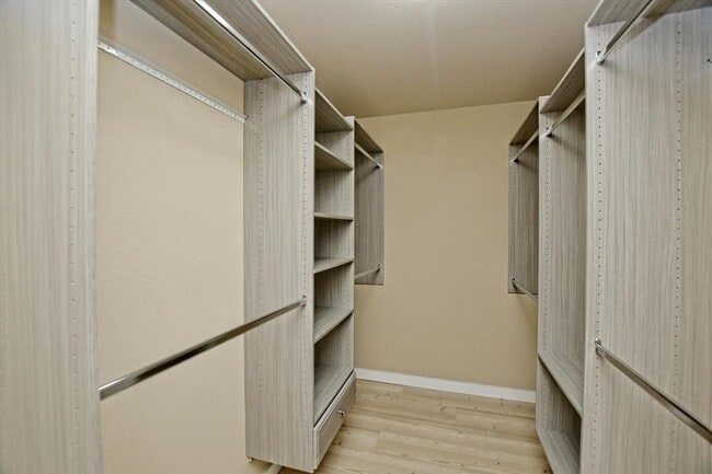 Building Photo - 537 MacKenzie Way