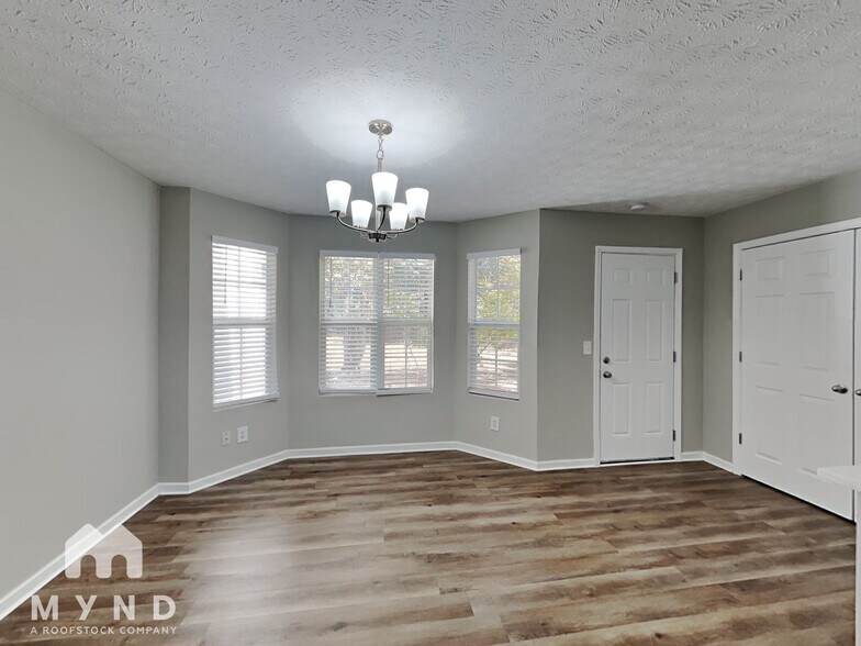 Building Photo - 5757 Strathmoor Manor Cir