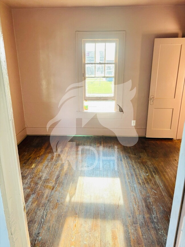 Building Photo - 211 S 7th St