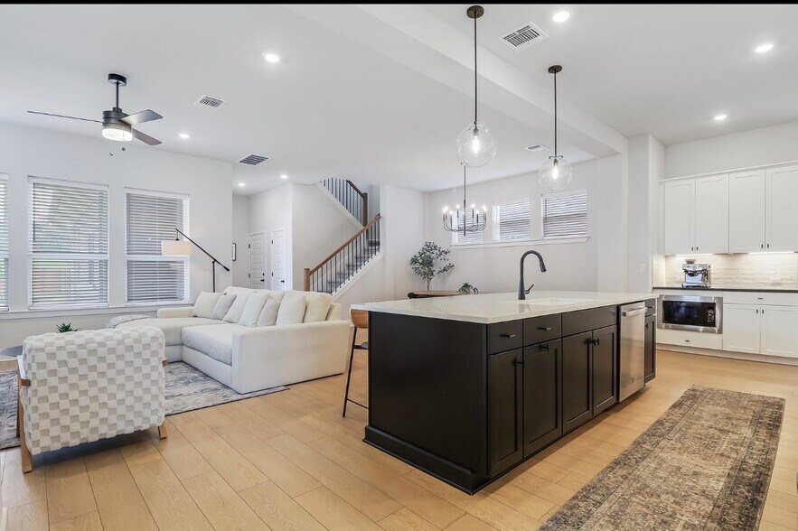 Building Photo - 6006 Rangeland Rd