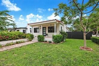 Building Photo - 3640 SW 11th St