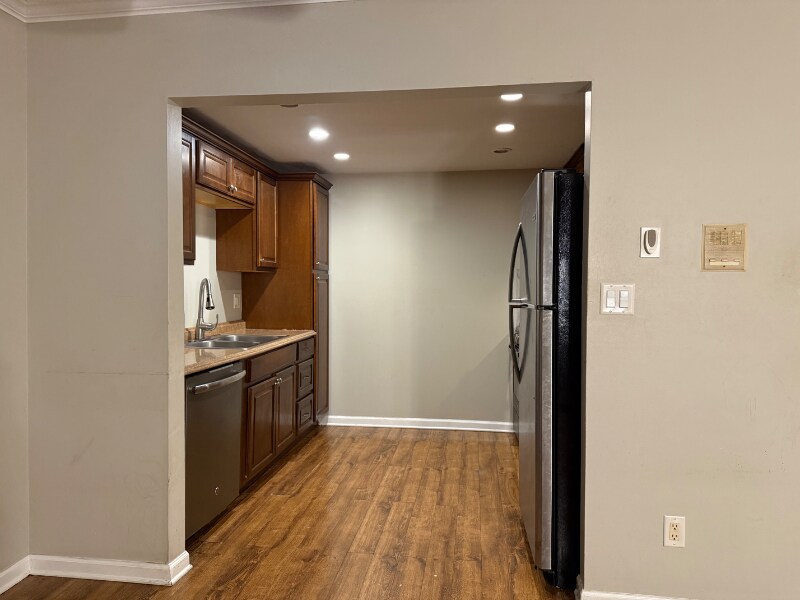 Building Photo - 154 E Bailey Rd