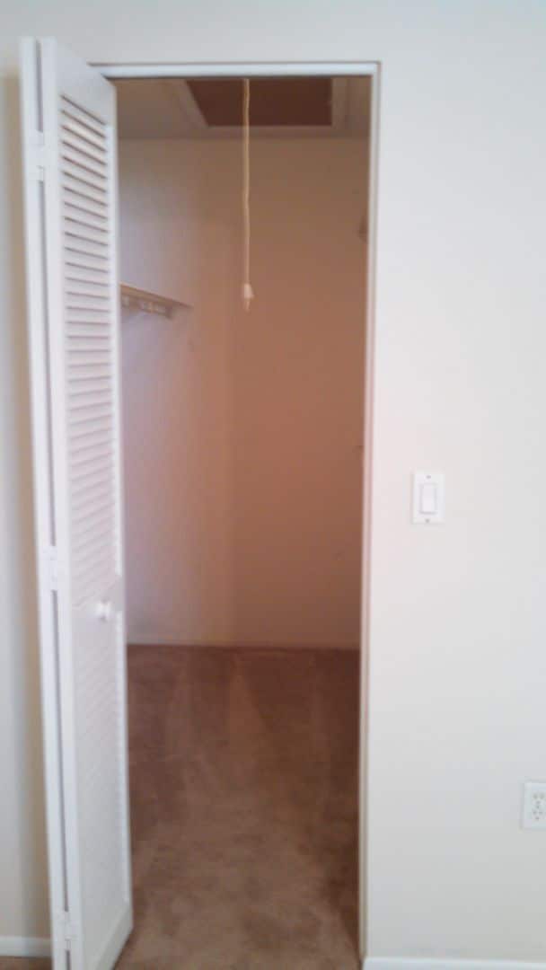 Building Photo - Charming 2 Bedroom 2 Bath Condo (Mirror Lake Condominiums)