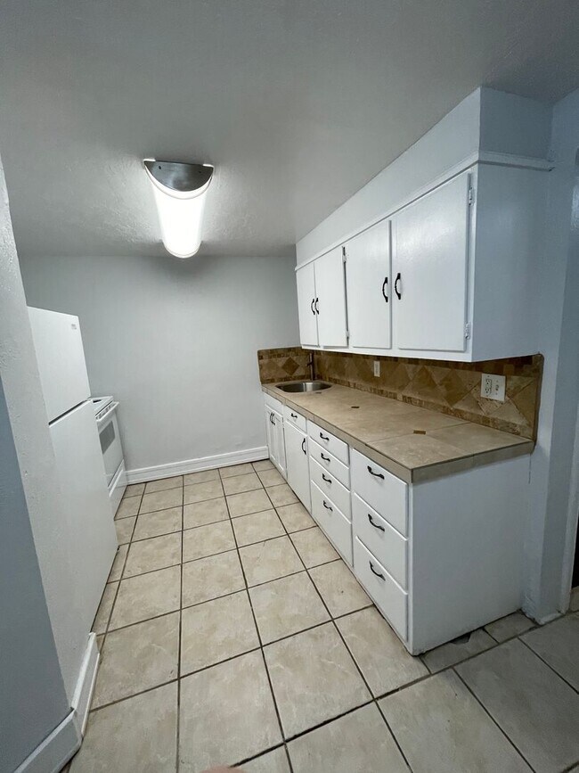 Building Photo - 40 N St E