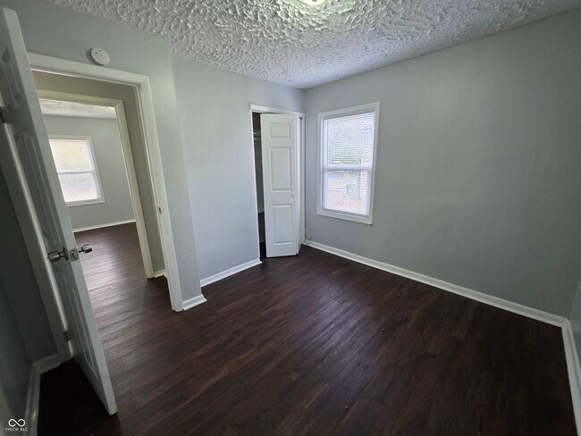 Building Photo - 5313 E 33rd St