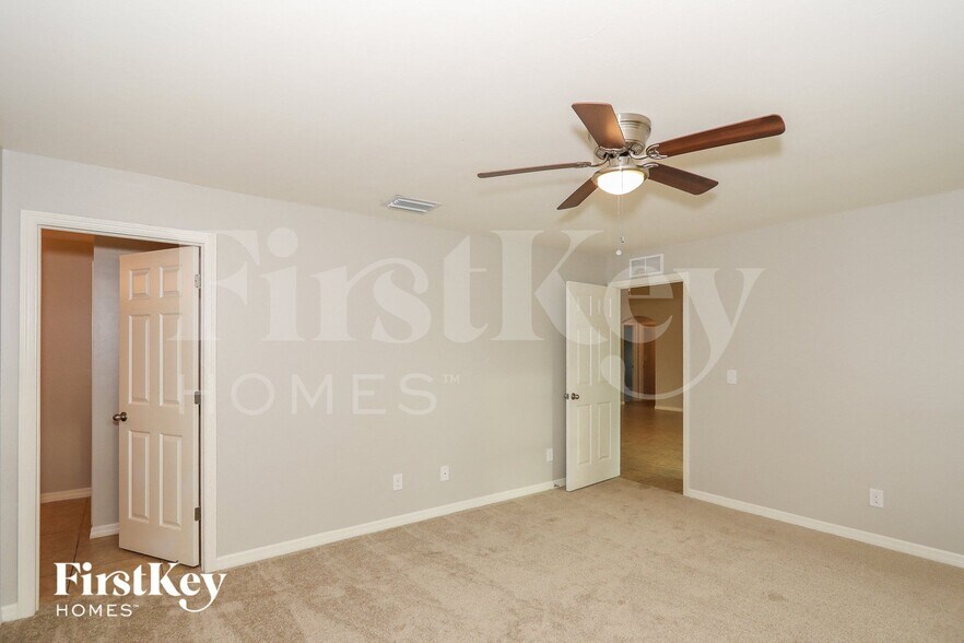 Building Photo - 2616 NW 1st Pl