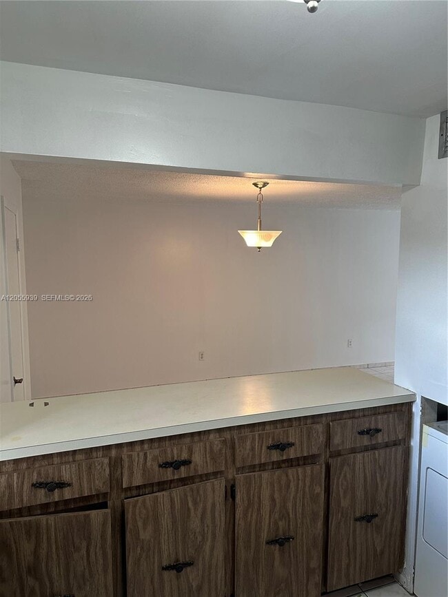 Building Photo - 9270 Fontainebleau Blvd