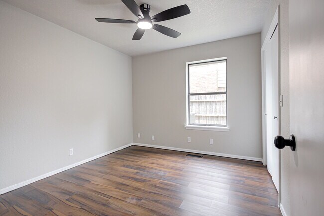 Building Photo - 605 Springwood St