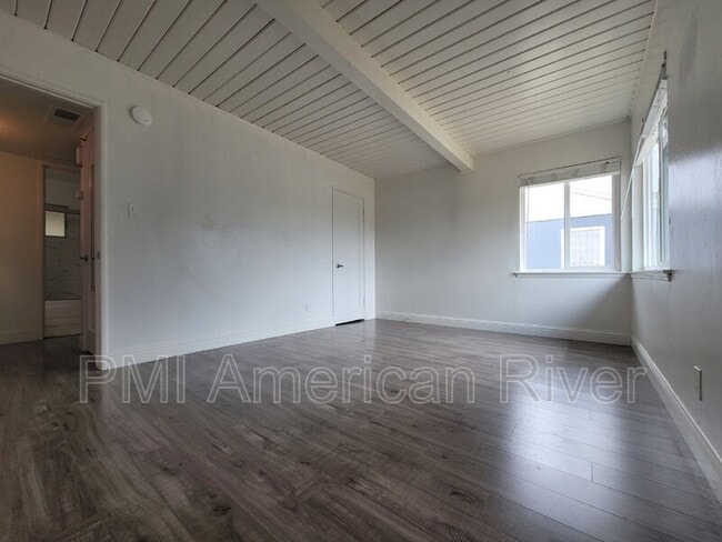 Building Photo - 6039 35th Ave