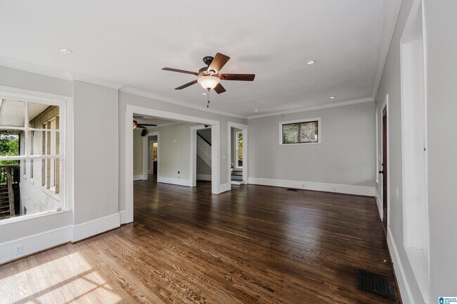 Building Photo - 2810 Rhodes Cir S