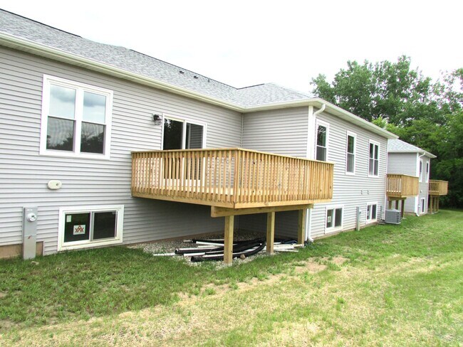 Building Photo - 981 Meadow Ln