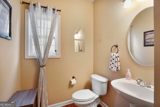 Building Photo - 1360 Silvergate Dr