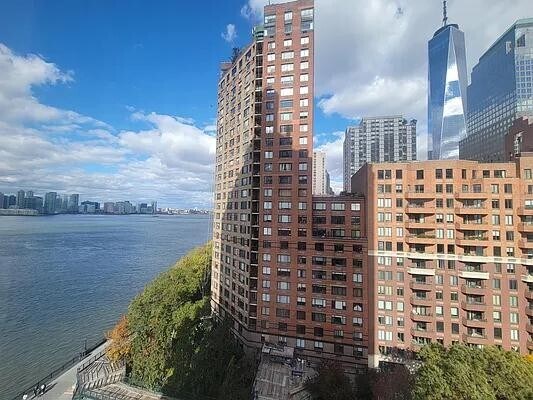 Building Photo - 380 Rector Pl