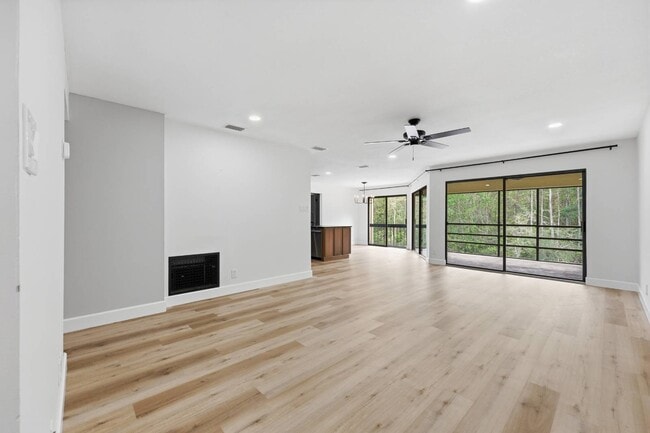 Building Photo - 8753 Como Lake Dr