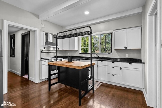 Building Photo - 276 Lewiston Rd