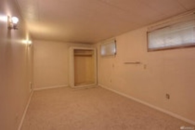 Building Photo - 2bd/1ba in Tacoma